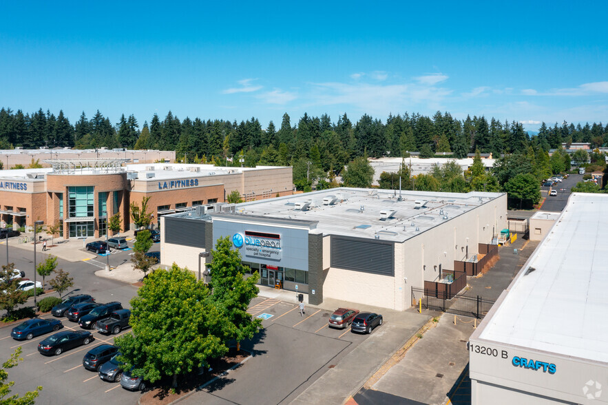 13240 Aurora Ave N, Seattle, WA for lease - Building Photo - Image 3 of 4