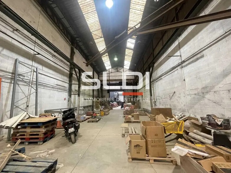 Flex in Vénissieux for lease - Interior Photo - Image 3 of 6