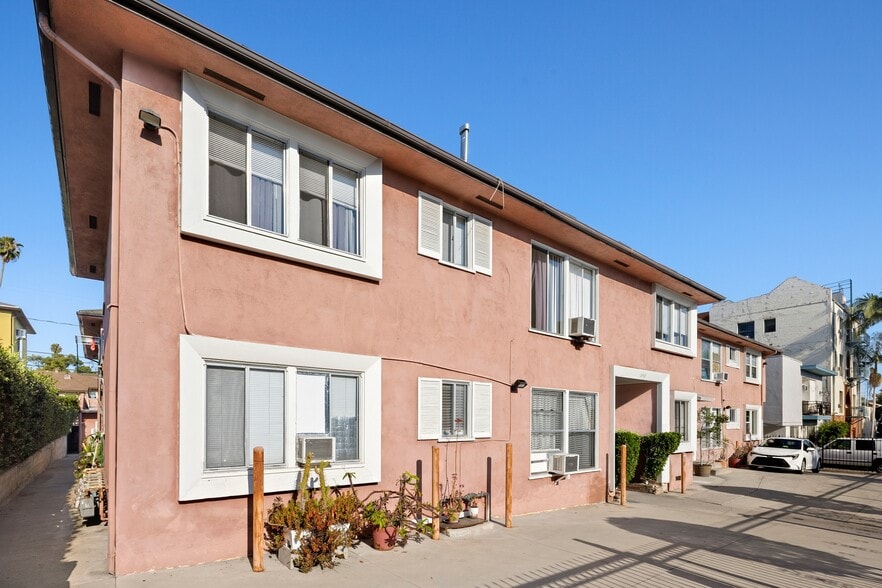 1640 N Harvard Blvd, Los Angeles, CA for sale - Building Photo - Image 2 of 9