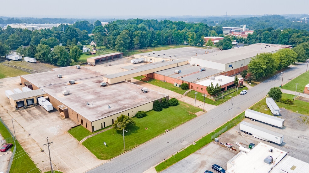 315 Kettering Rd, High Point, NC for lease - Primary Photo - Image 1 of 12