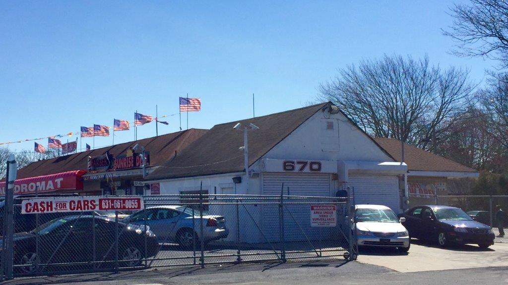 670 Sunrise Hwy, West Babylon, NY for sale Primary Photo- Image 1 of 1