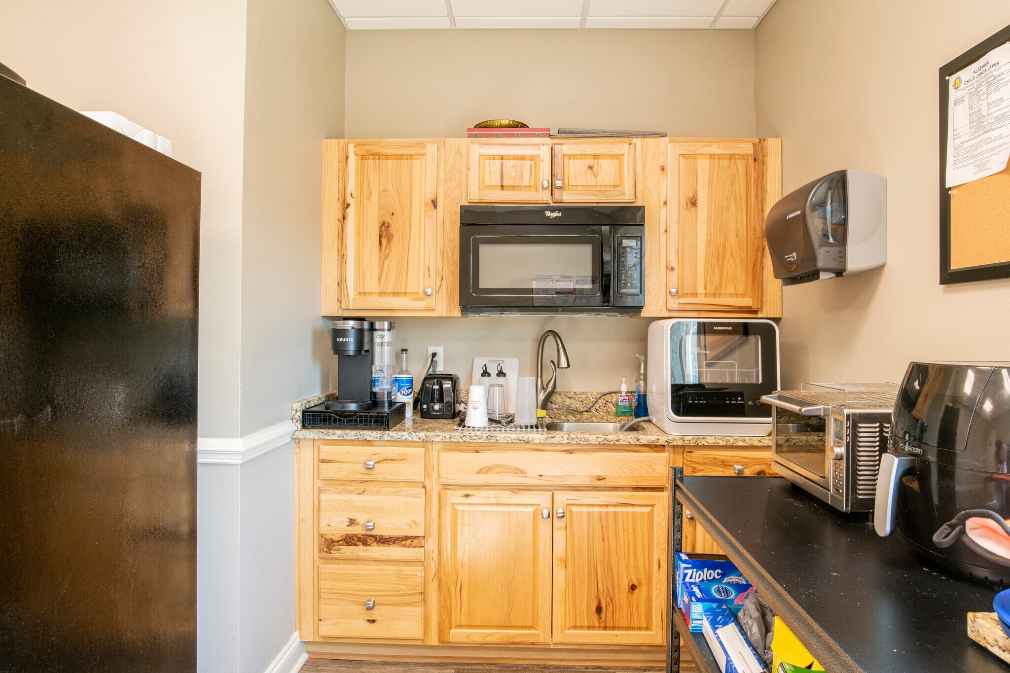 25883 Friendship Rd, Daphne, AL 36526 13,420 SF Partial Furnished Off/Warehouse