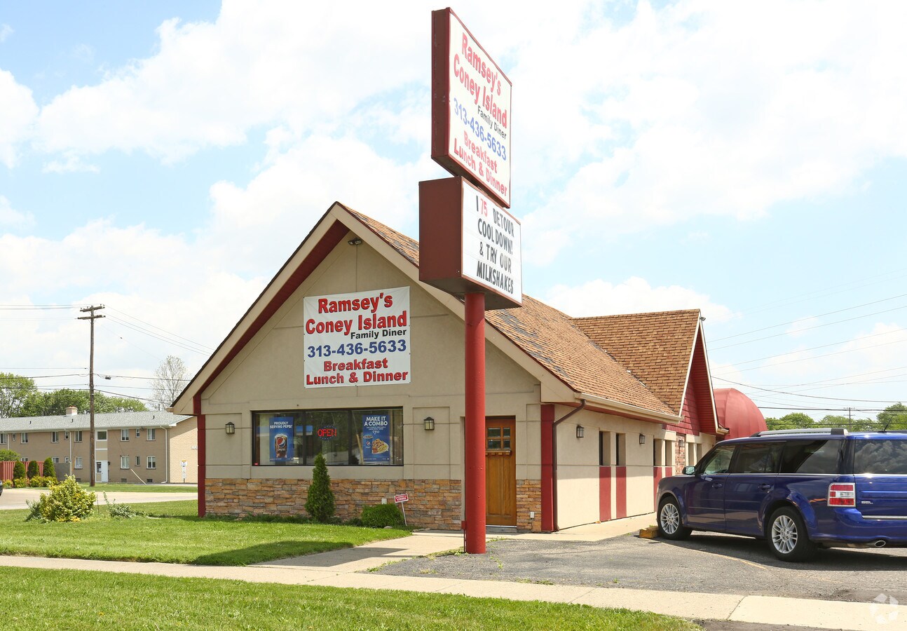 9205 Pelham Rd, Allen Park, MI 48101