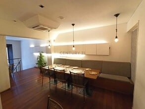 Retail in Barcelona, Barcelona for lease Interior Photo- Image 2 of 12