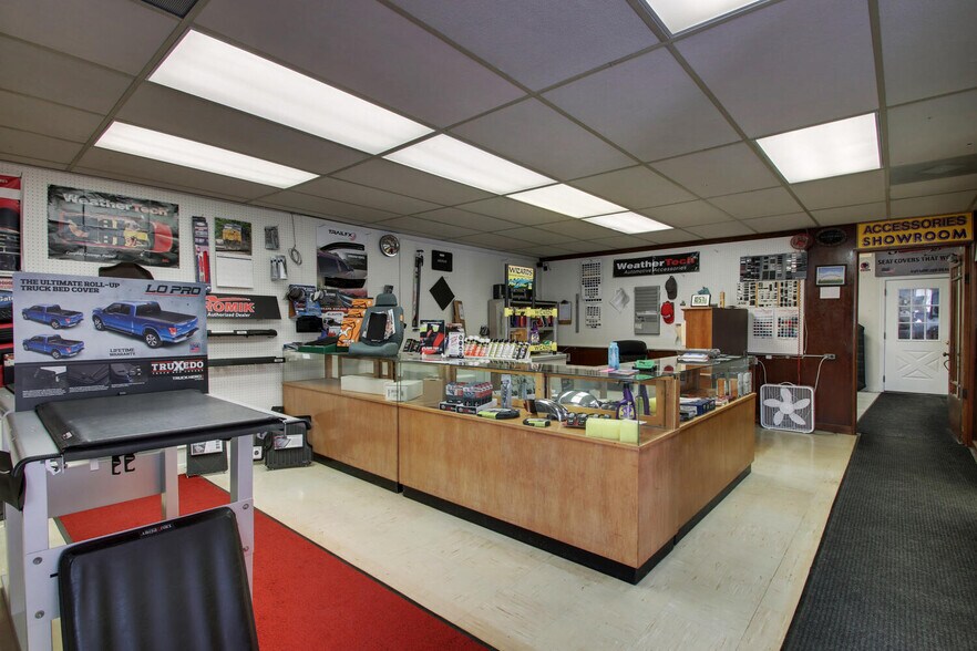 833 Jersey St, Quincy, IL 62301 Retail Warehouse Quincy, IL 62301