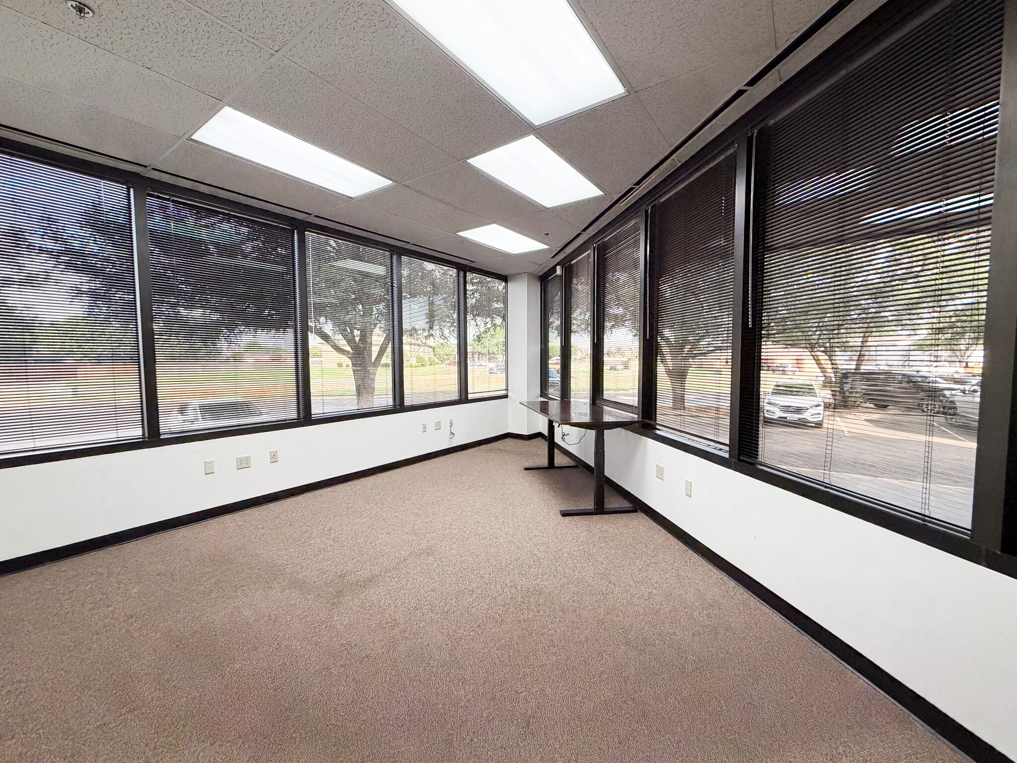 5214 68th St, Lubbock, TX for lease Interior Photo- Image 1 of 9