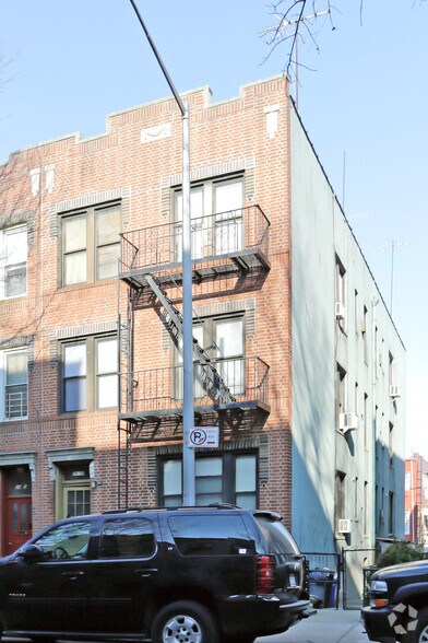 24-28 27th St, Astoria, NY for sale - Primary Photo - Image 1 of 1