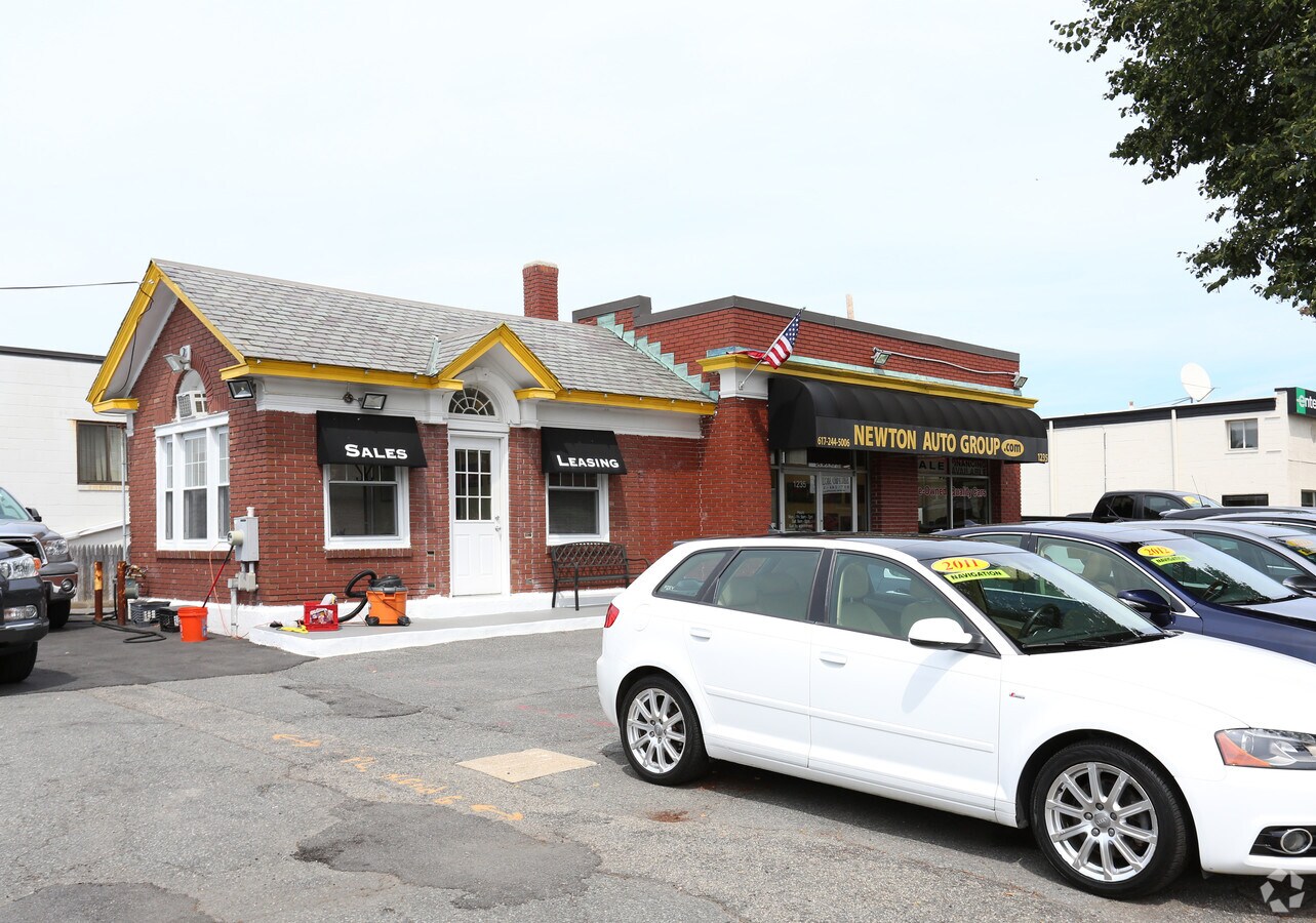 1235 Washington St, West Newton, MA 02465