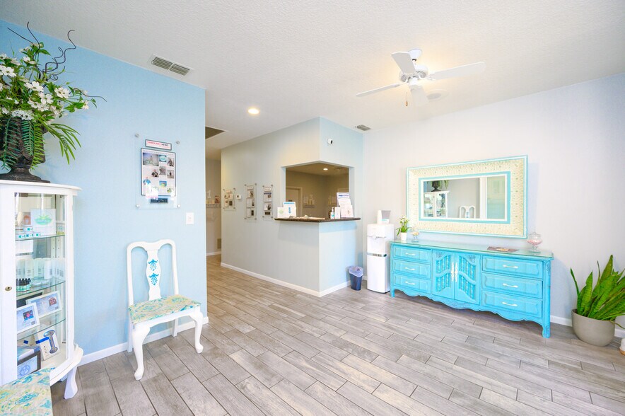 32502 US Highway 19 N Palm Harbor - 32502 US Highway 19 N Palm Harbor FL Building Photo 2 Large