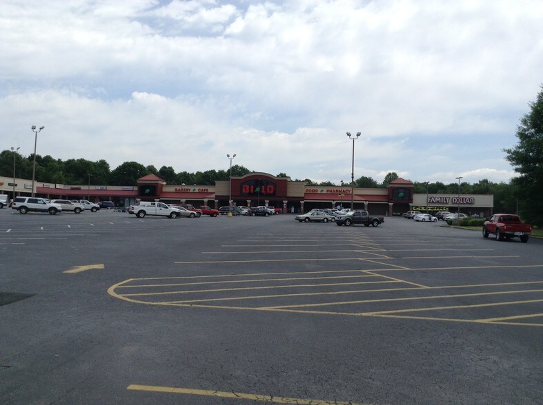 148 Walnut Ln, Travelers Rest, SC for sale - Building Photo - Image 1 of 1