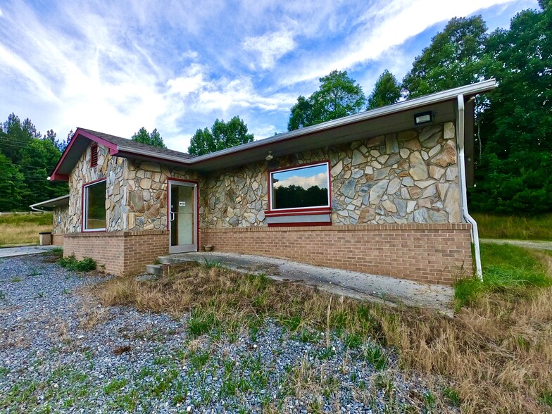 2000 Johns River Loop, Morganton, NC for sale - Building Photo - Image 1 of 1