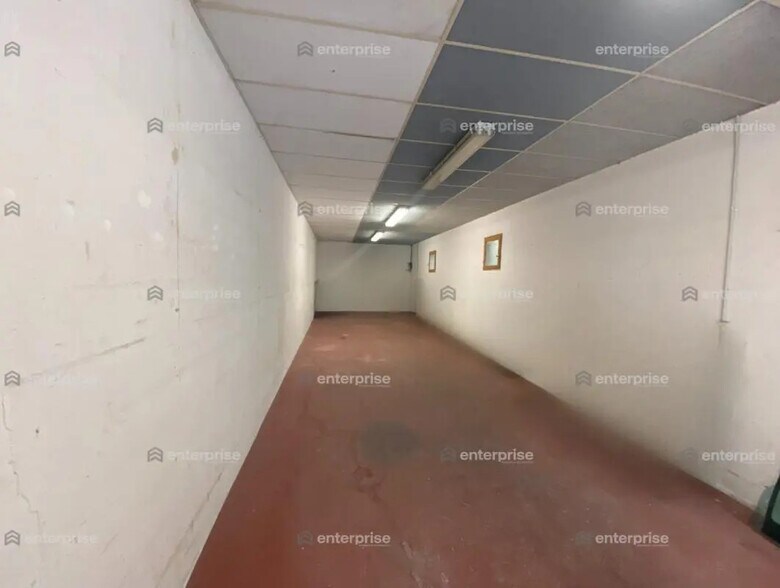 Flex in Pont-Sainte-Maxence for lease - Interior Photo - Image 2 of 3