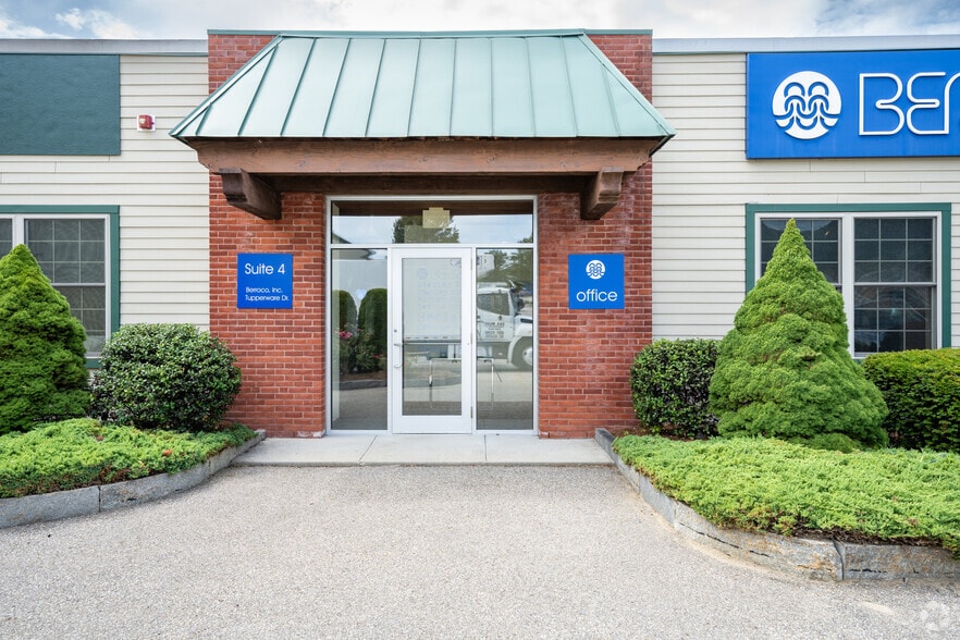 1 Tupperware Dr, North Smithfield, RI for lease - Building Photo - Image 3 of 7