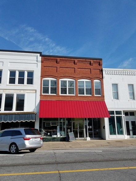 24 E 1st St, Newton, NC for sale - Primary Photo - Image 1 of 1