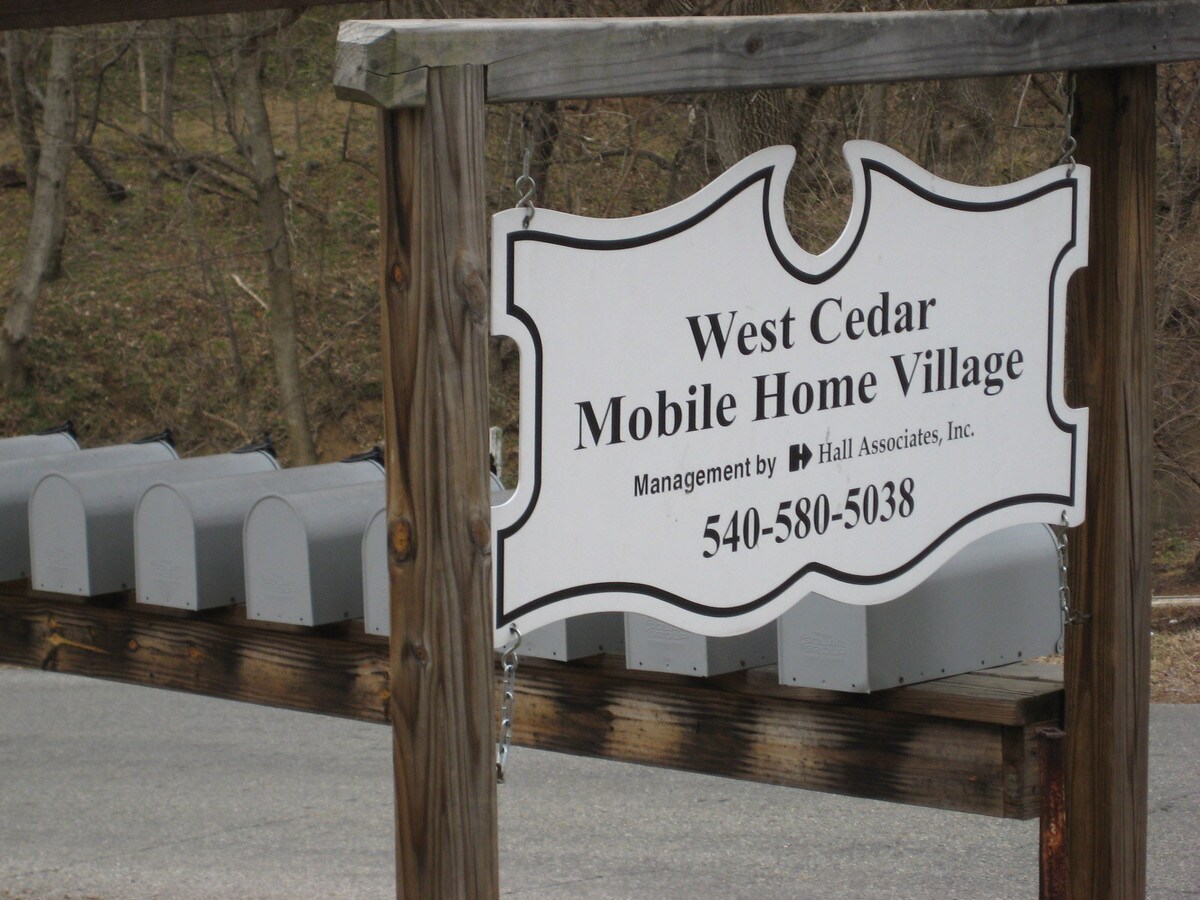 525 Cedar Ave, Vinton, VA 24179