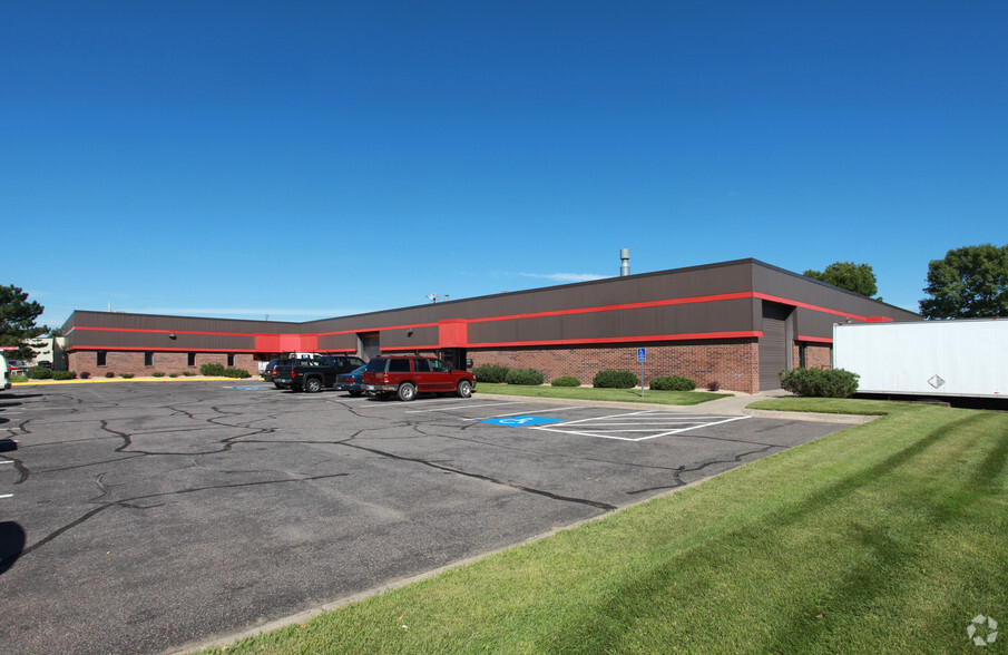 251-281 Commerce Cir S, Fridley, MN for lease - Primary Photo - Image 1 of 3