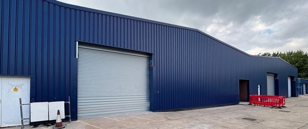 Limberline Spur, Portsmouth for lease - Building Photo - Image 1 of 2