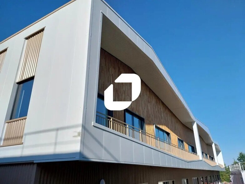 Flex in Carquefou for sale - Building Photo - Image 3 of 14