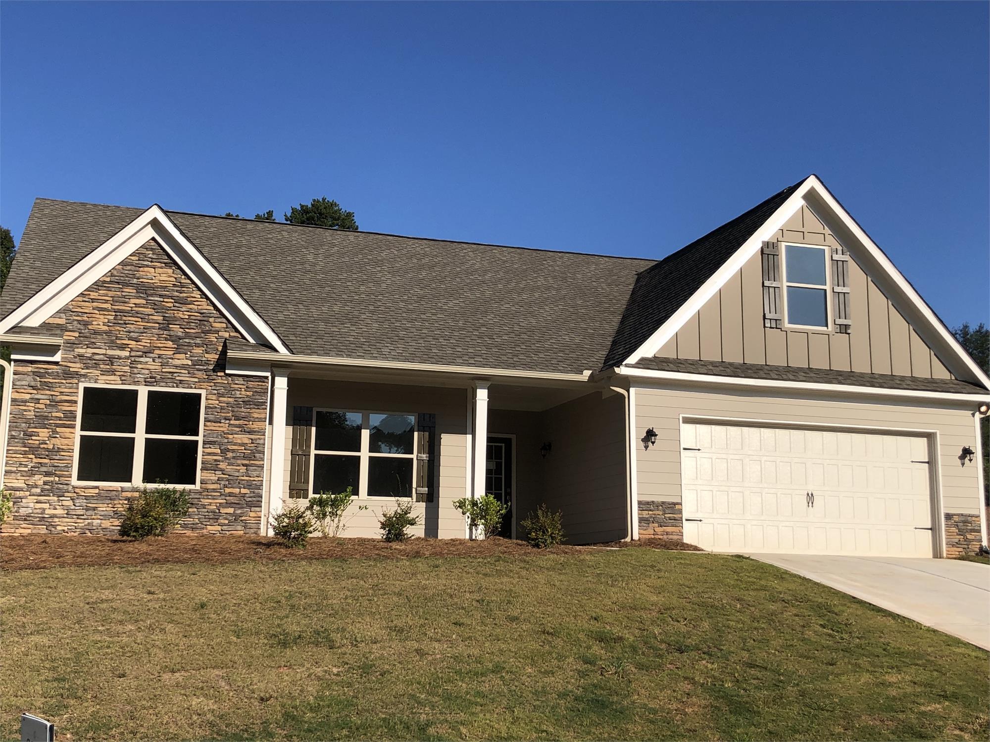 141 Huntington Manor Ct, Cornelia, GA for sale Primary Photo- Image 1 of 2