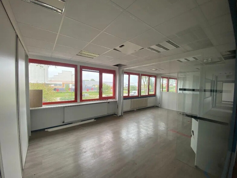 Office in for lease - Interior Photo - Image 2 of 5