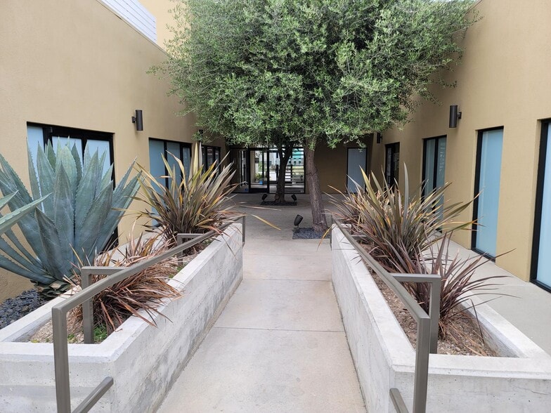 3745 Long Beach Blvd, Long Beach, CA for lease - Building Photo - Image 2 of 5