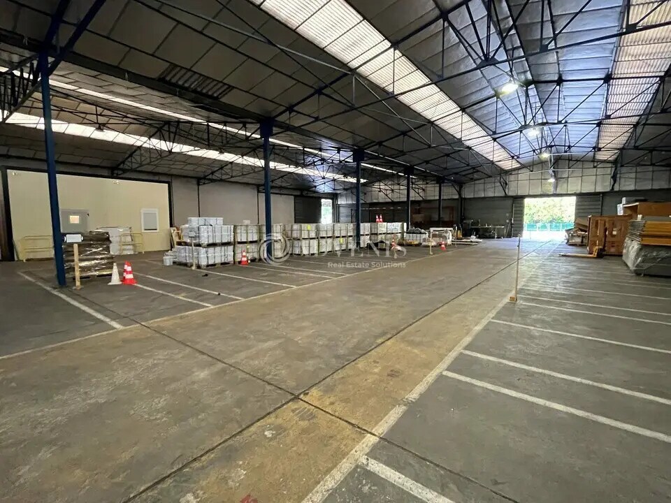 Industrial in Saint-Jean-de-Braye for lease Building Photo- Image 1 of 12