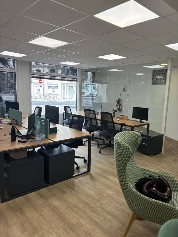 Office in Paris for sale Interior Photo- Image 1 of 11