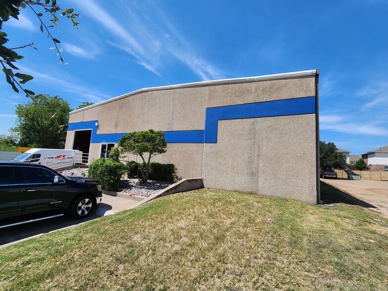 2319 Sterling Ct, Arlington, TX for sale - Building Photo - Image 1 of 16