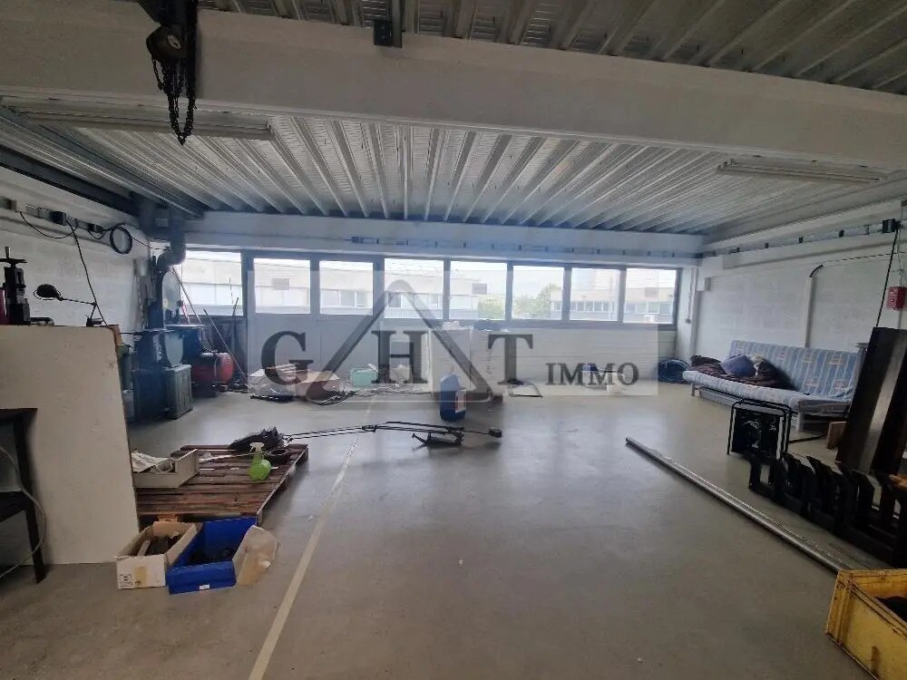 Industrial in Stains for lease Interior Photo- Image 1 of 8