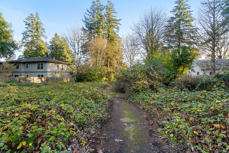 4905 Upper Dr, Lake Oswego, OR for sale - Building Photo - Image 3 of 7