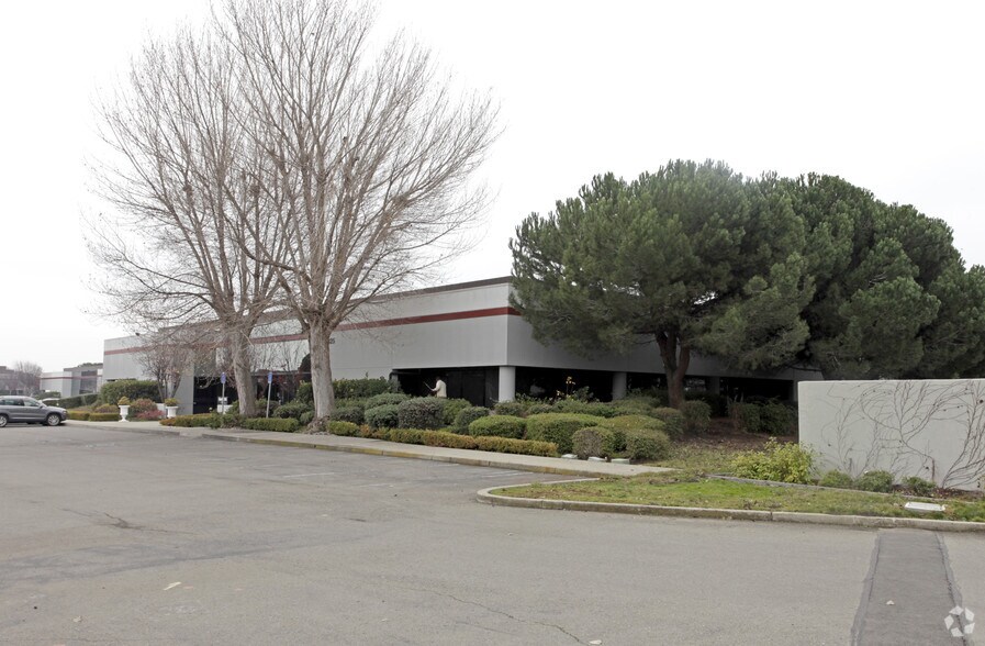 21325-21349 Cabot Blvd, Hayward, CA for lease - Building Photo - Image 2 of 4