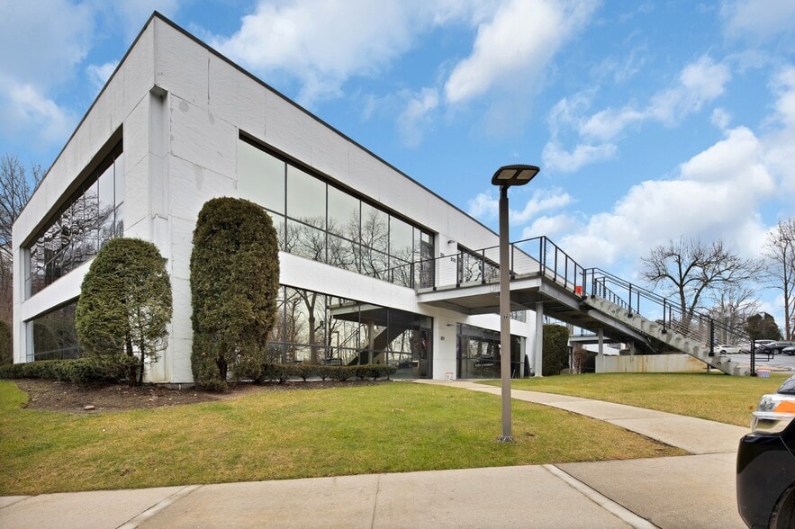 1 Executive Blvd, Suffern, NY for lease - Building Photo - Image 2 of 16