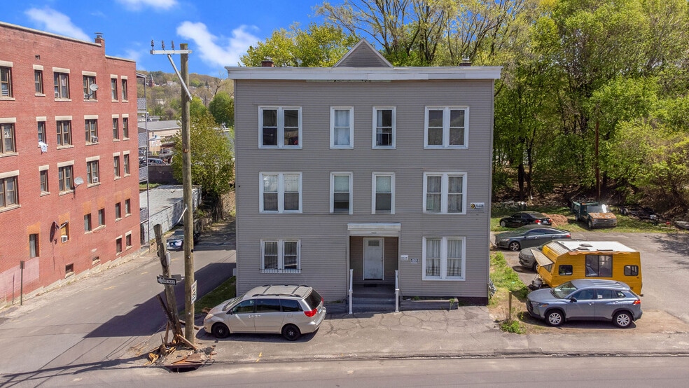 203 S Leonard St, Waterbury, CT for sale - Building Photo - Image 2 of 14