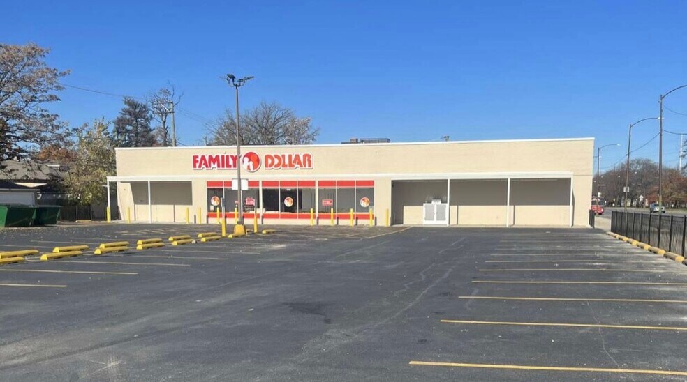 8240 S Stony Island Ave, Chicago, IL for lease - Building Photo - Image 1 of 7