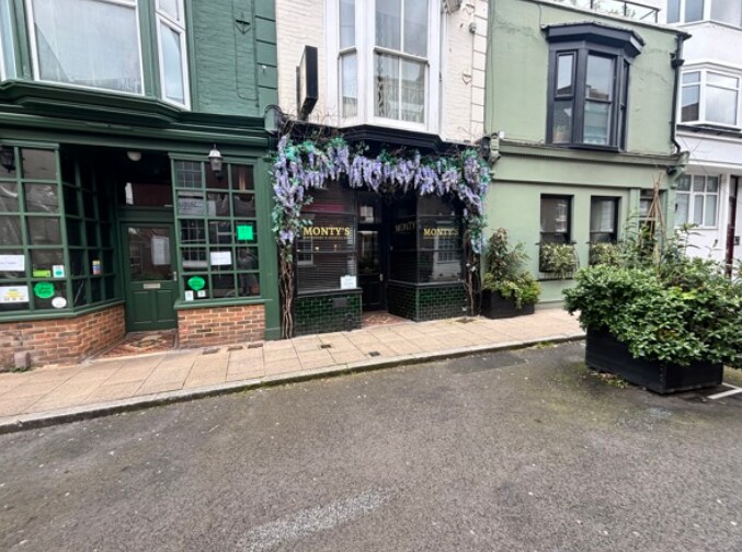 69 Castle Rd, Southsea for lease - Primary Photo - Image 1 of 1