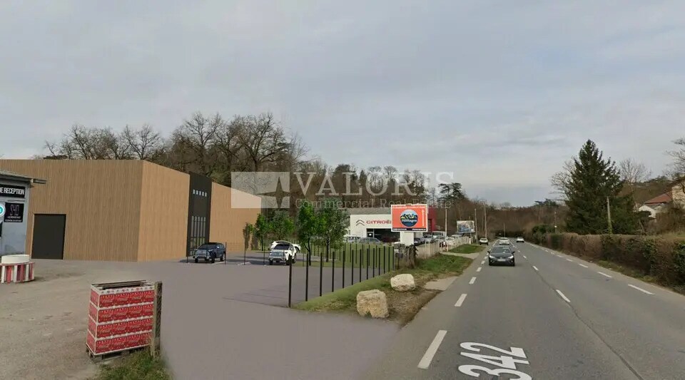 Retail in Saint-Genis-Laval for lease - Building Photo - Image 2 of 8