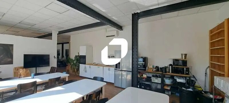 Office in Montreuil for lease - Building Photo - Image 1 of 22