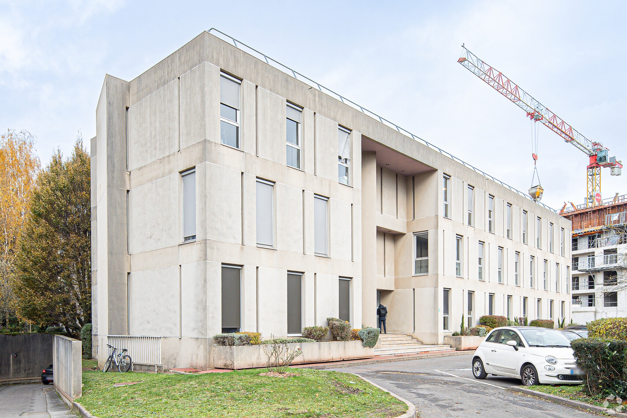 Office in Vélizy-Villacoublay for lease Primary Photo- Image 1 of 3