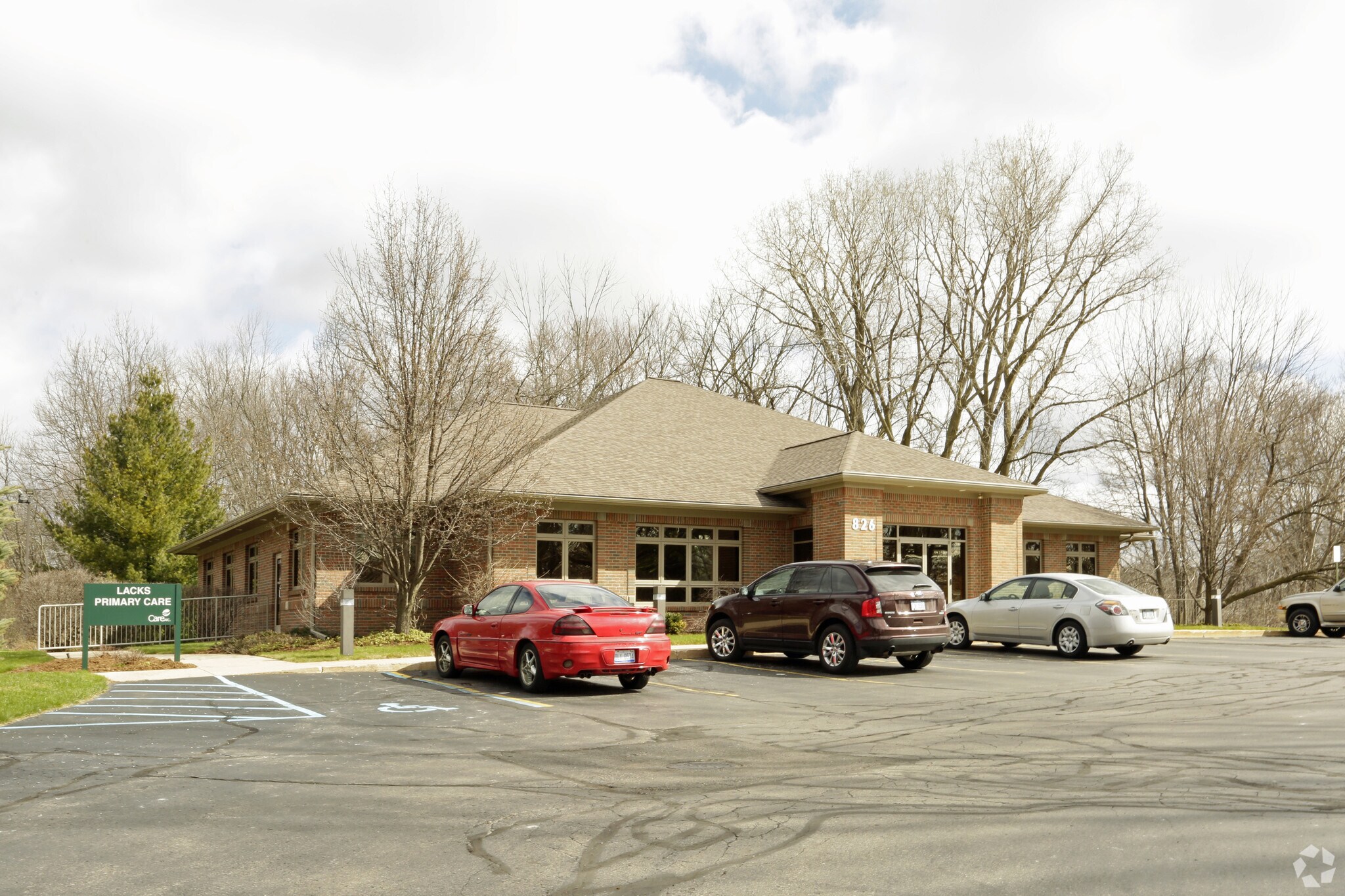 826 Parchment Dr SE, Grand Rapids, MI for sale Primary Photo- Image 1 of 1