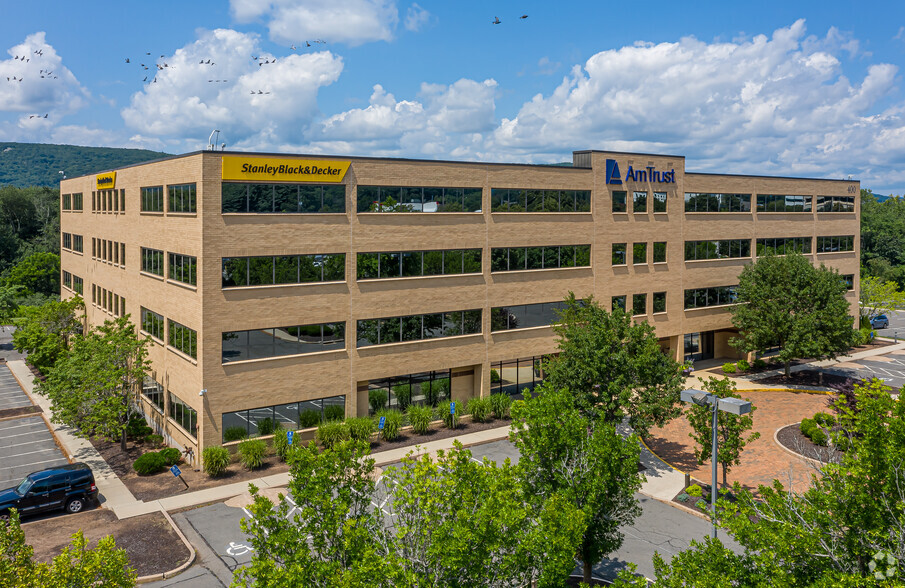 400 Executive Blvd, Southington, CT for lease - Primary Photo - Image 1 of 7