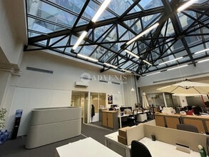 Office in Vincennes for lease Building Photo- Image 2 of 10