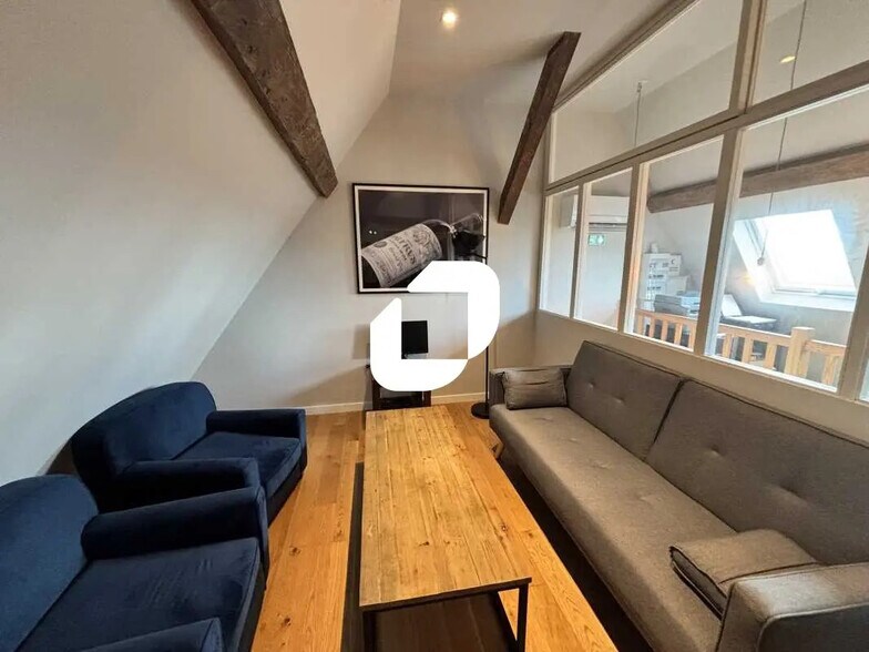 Office in Bordeaux for lease - Interior Photo - Image 1 of 6