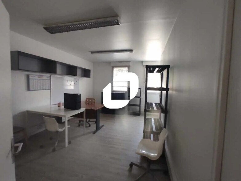 8-10 Rue Henri Dunant, Chevilly-Larue for lease - Building Photo - Image 2 of 17