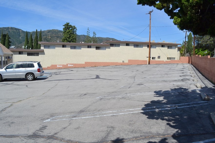 2817 Montrose Ave, Glendale, CA for sale - Building Photo - Image 2 of 8