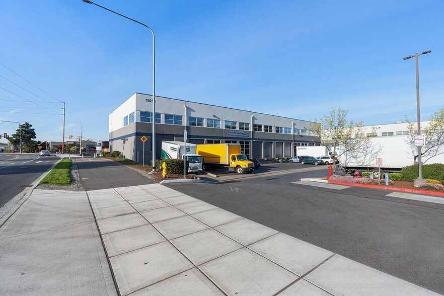 19216 Des Moines Memorial Dr, Seatac, WA for lease - Building Photo - Image 1 of 4