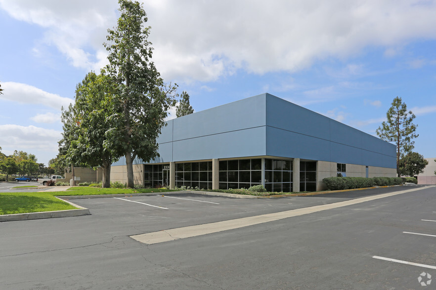 2330 Faraday Ave, Carlsbad, CA for lease - Primary Photo - Image 1 of 6