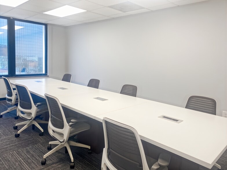 W 3rd St, Winston-Salem, NC for lease - Interior Photo - Image 2 of 18