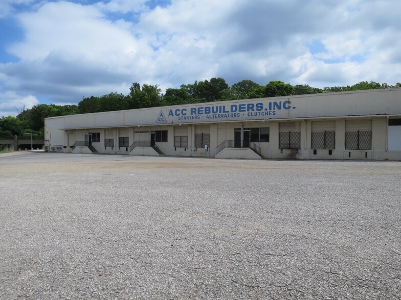 845 E E.H. Crump Blvd, Memphis, TN for sale - Building Photo - Image 3 of 18
