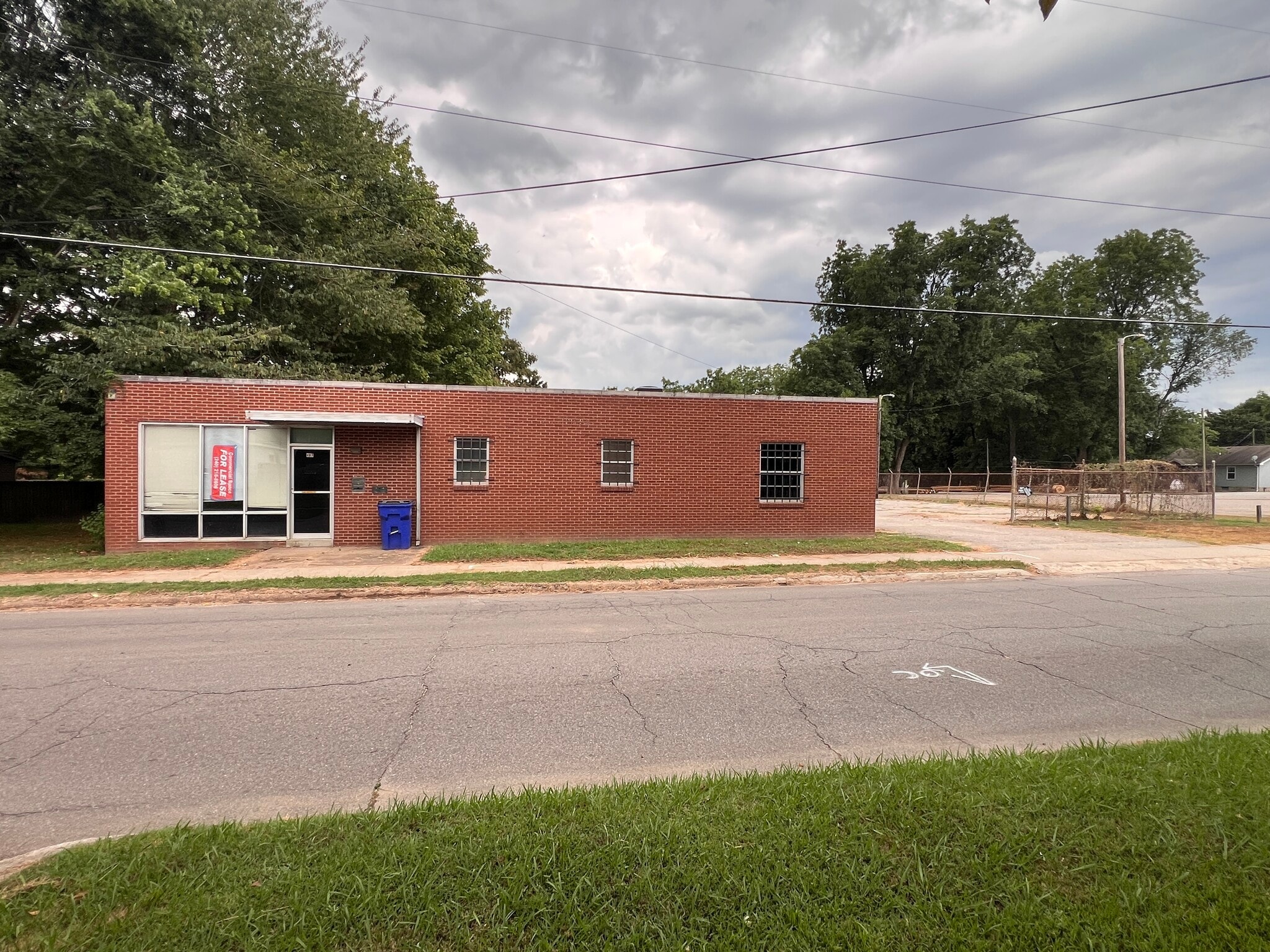 211 W Walnut Ave, McKenzie, TN for lease Building Photo- Image 1 of 24