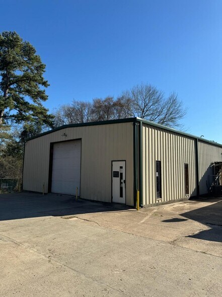 2815 Montgomery Rd, Huntsville, TX for sale - Primary Photo - Image 1 of 7